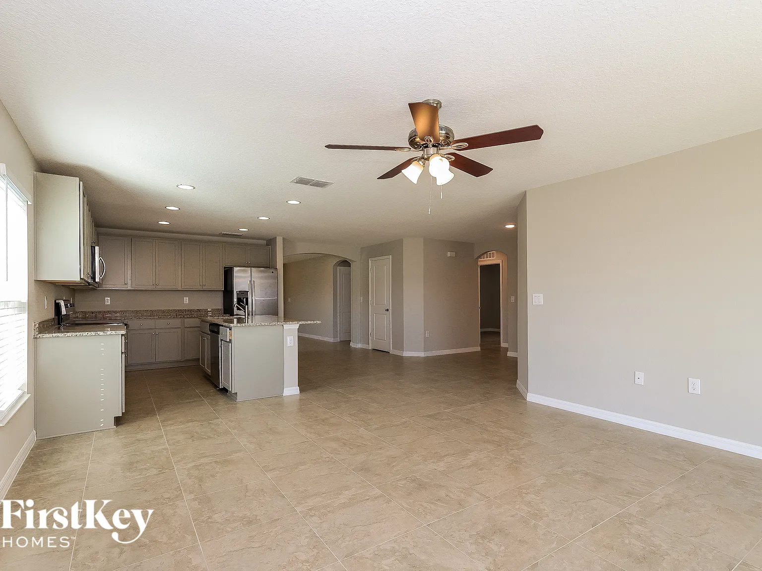 4 bed, 2.0 bath, 2110 sqft, $2,045 — Photo 4