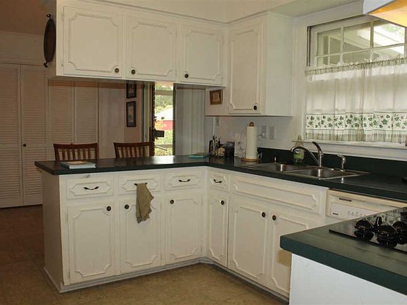 4th image of 5921 Greenwood Ln