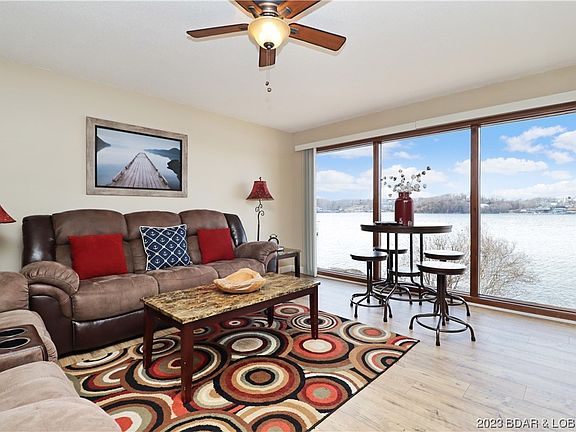 3rd image of 875 Parkside Pl #C105