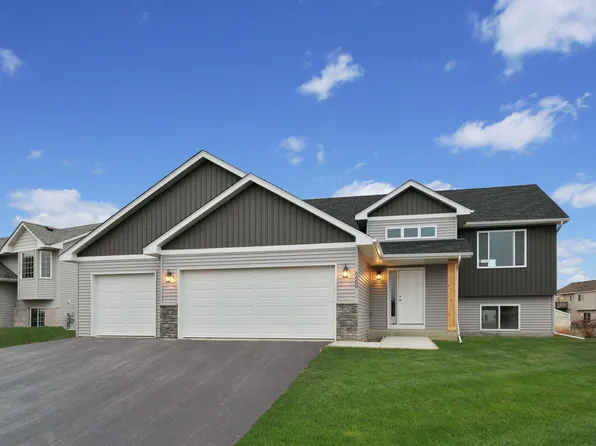 1016 Triumph Trl NE, Isanti, MN 55040