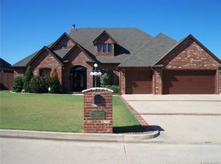 908 Magnolia Dr, Ada, OK 74820