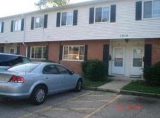 1313 Monomoy St APT E, Aurora, IL 60506