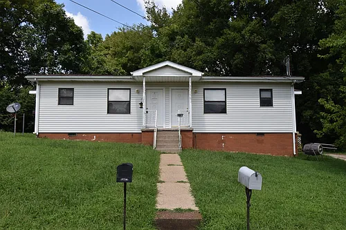 947 Charlotte St Photo 1