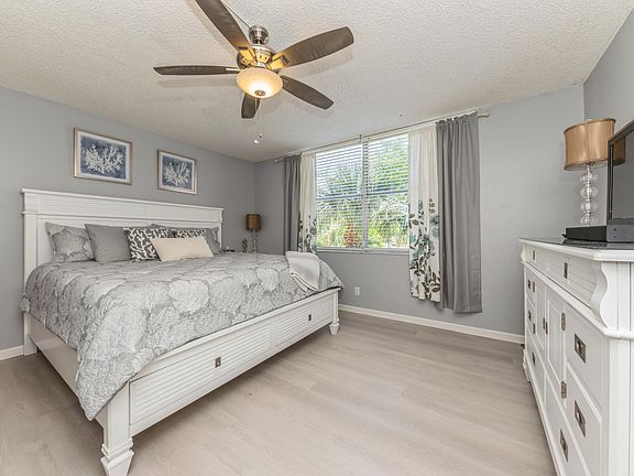 4th image of 14527 BONAIRE Boulevard #303