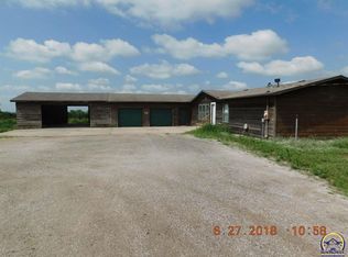 1607 NW 82nd St, Topeka, KS 66618