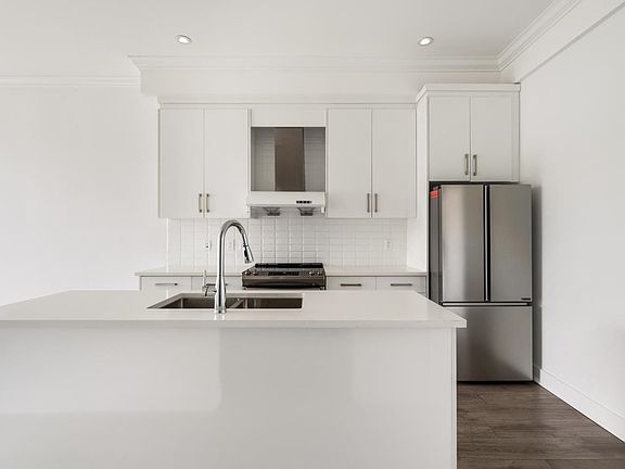 3rd image of 5043 Chambers St