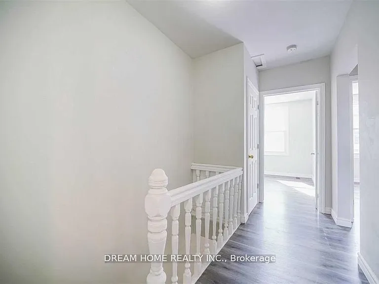 29 Glasgow St #2 — Photo 8