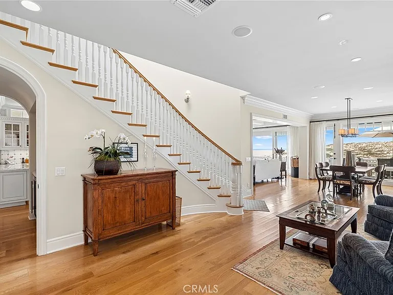 1550 E Oceanfront — Photo 2
