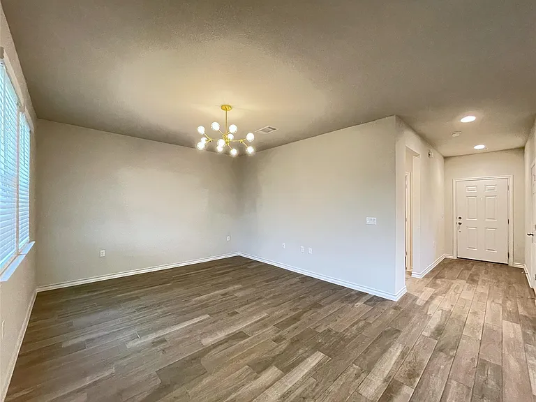 1603 Denesa Dr — Photo 3