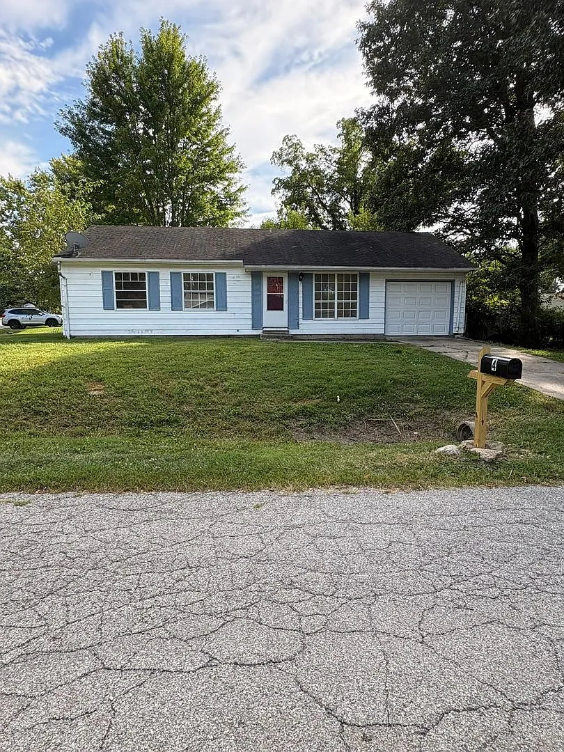 3 bedroom home on south side. — Photo 1