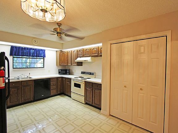 2nd image of 3850 1st Ave