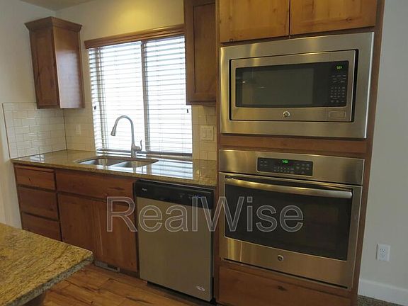 4th image of 3006 NE Red Oak Dr