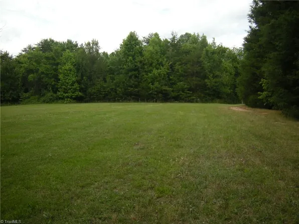 5015 Oak Garden Dr, Kernersville, NC 27284