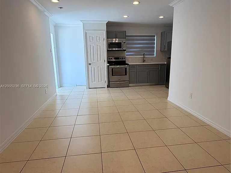 3011 N 74th Ave #B — Photo 4
