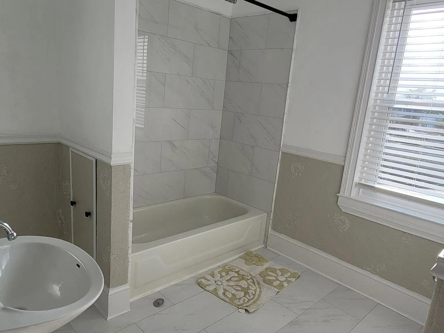 913 N Clayton St — Photo 3