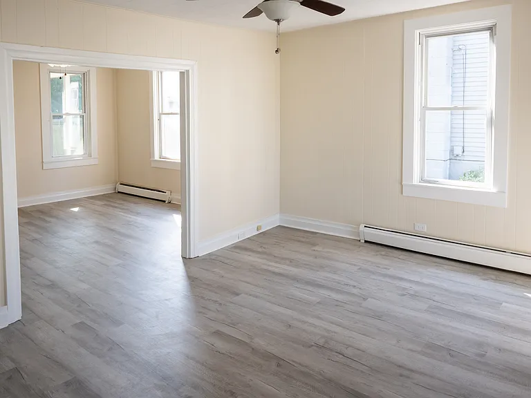 307 S Baltimore St — Photo 4