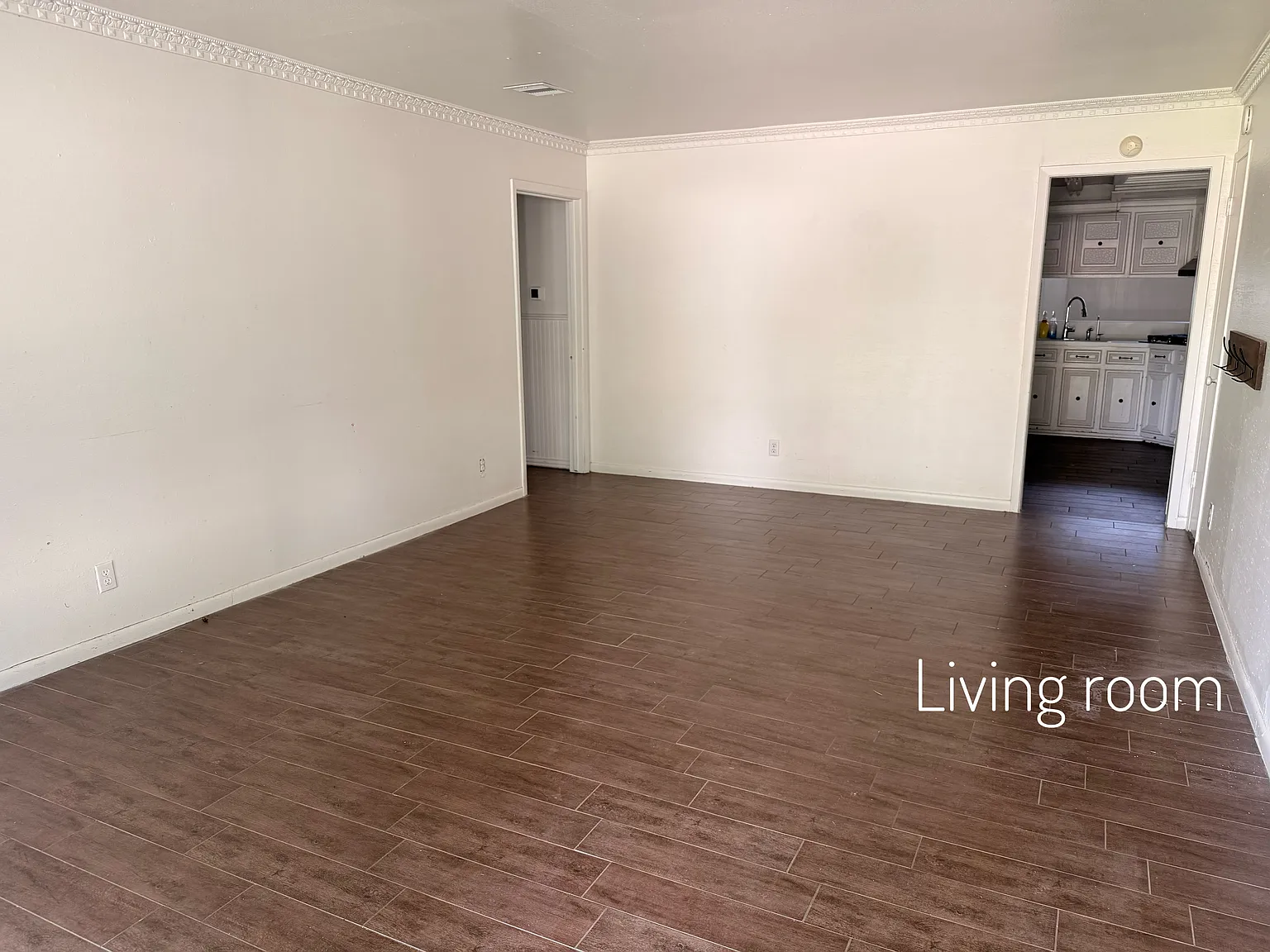 5 bed, 2700 sqft, $2,800 — Photo 2
