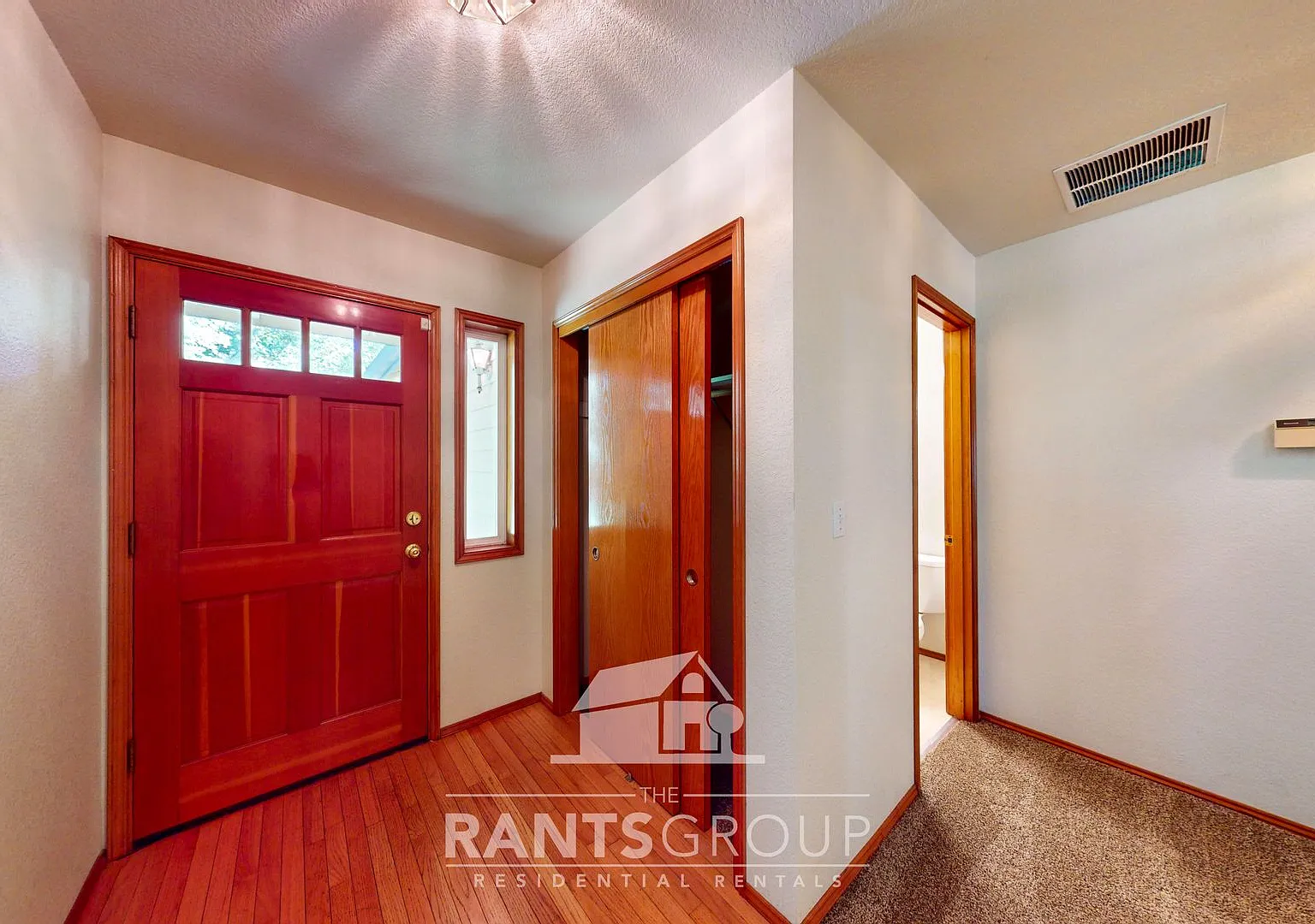 3-bedroom duplex unit near downtown, spacious, private, great schools. — Photo 3