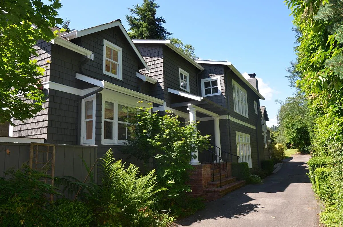 7626 NE 8th Street — Photo 1