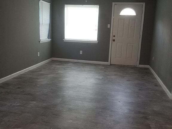 2nd image of 2556 Peak St