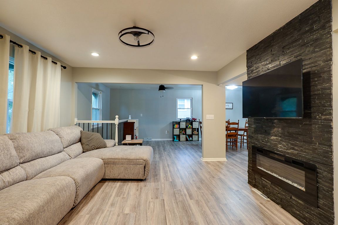 next background image