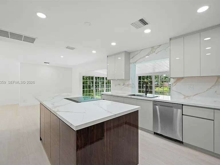 11770 Griffing Blvd — Photo 5