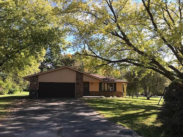 1st image of 4023 Fox Hills Dr