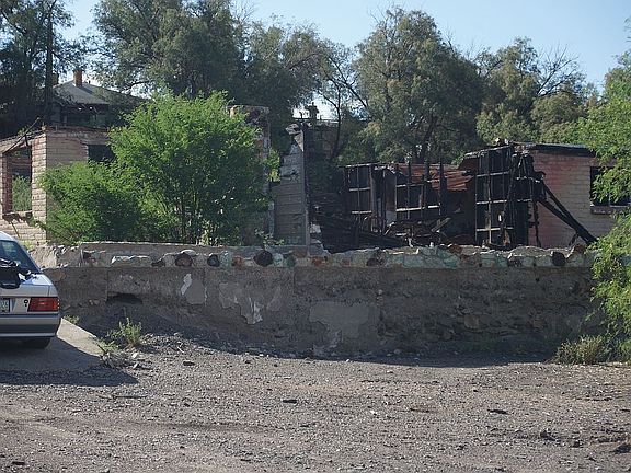 4th image of 664 N Canyon Dr