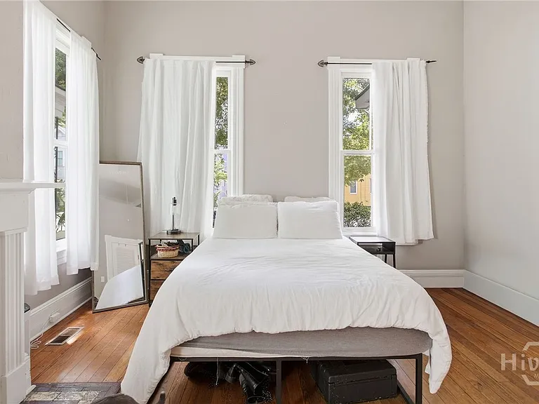 2308 Barnard St — Photo 10