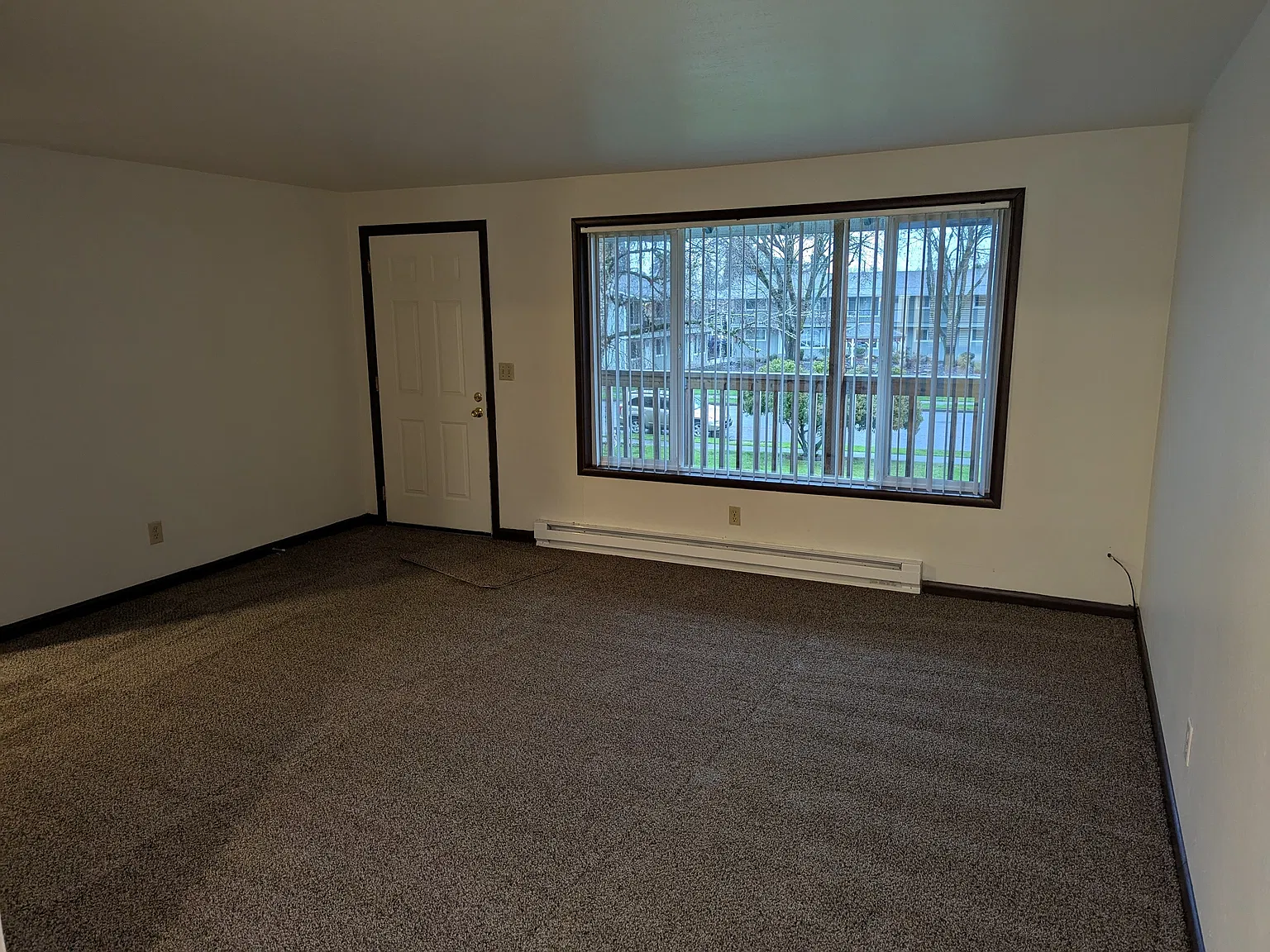 175 Garland Way N — Photo 3