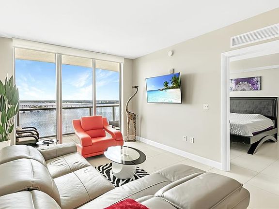 3rd image of 3000 Oasis Grand BLVD #2606