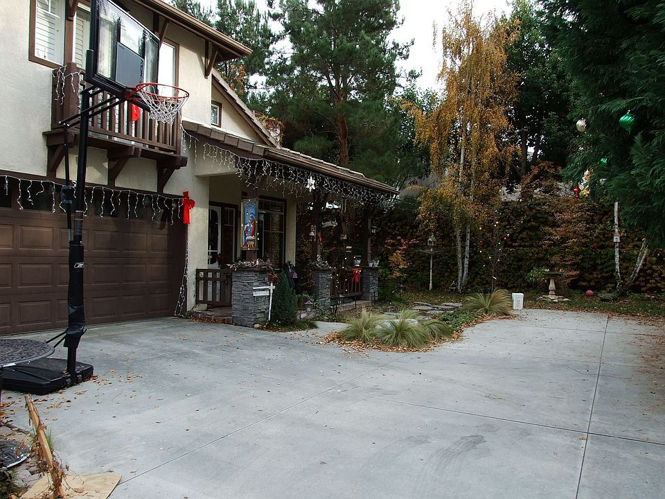 Front view - Christmas