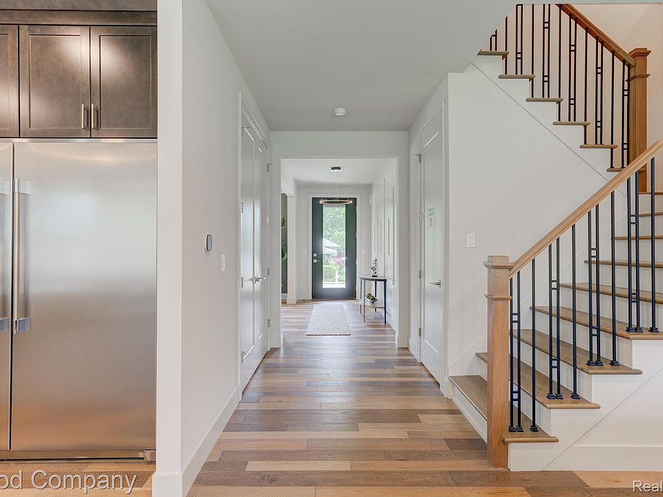 812 Irving Ave, photo 5