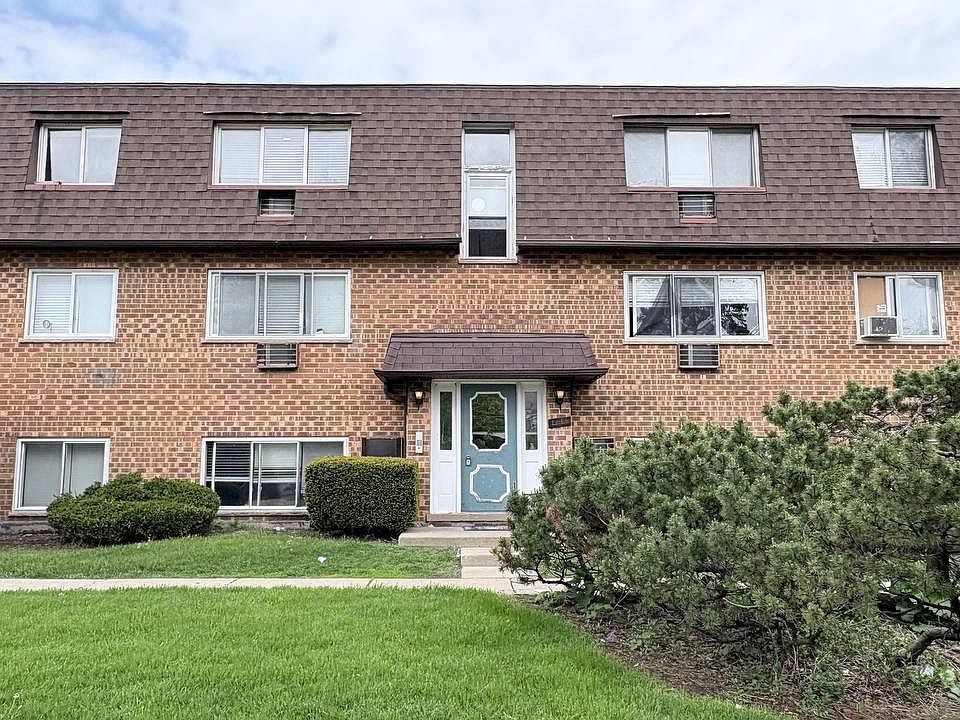 1st image of 1213 E Long Valley Dr APT 3B