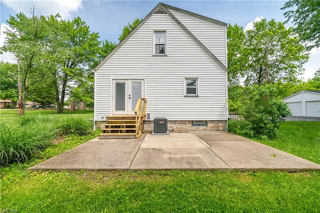 3 bed, 1.5 bath, 1267 sqft, $2,500 — Photo 4