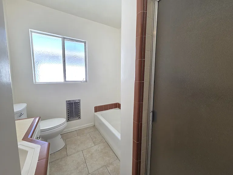 1059 S Wooster St #4 — Photo 8