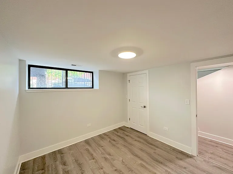 2440 W Iowa St #1F — Photo 17