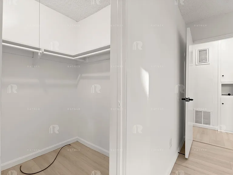 (El/Ti/Yo:B) 5139 White Oak Avenue — Photo 10