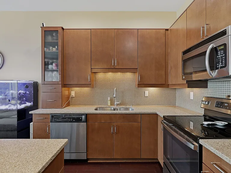 619 N 4th St #301 — Photo 11