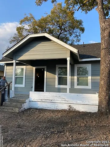 139 E Baylor Photo 1