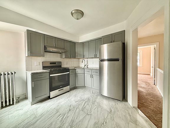 2nd image of 946 Sanger St #2
