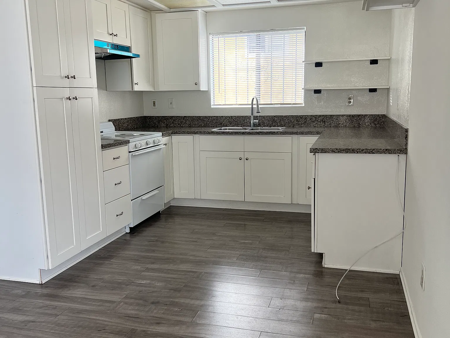 2 bed, 1.5 bath, 1100 sqft, $2,300 — Photo 3