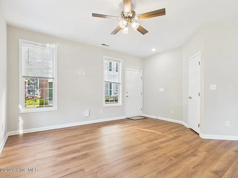 2111 Kudrow Ln — Photo 11