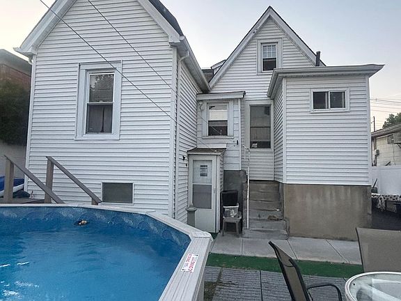 3rd image of 96-10 158th Avenue