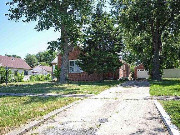 2nd image of 435 W 2nd St