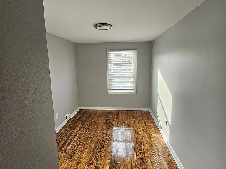 4196 Buckingham Elite Ave — Photo 3