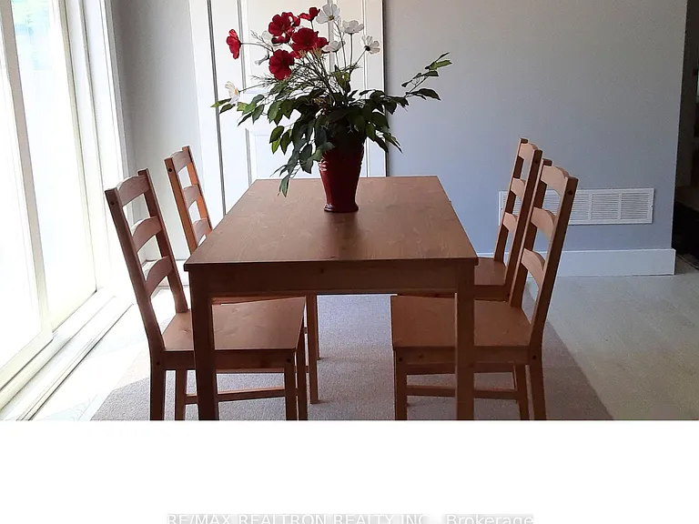 77 Godfrey Dr — Photo 3