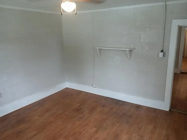 208 W Macon Ave #A — Photo 4