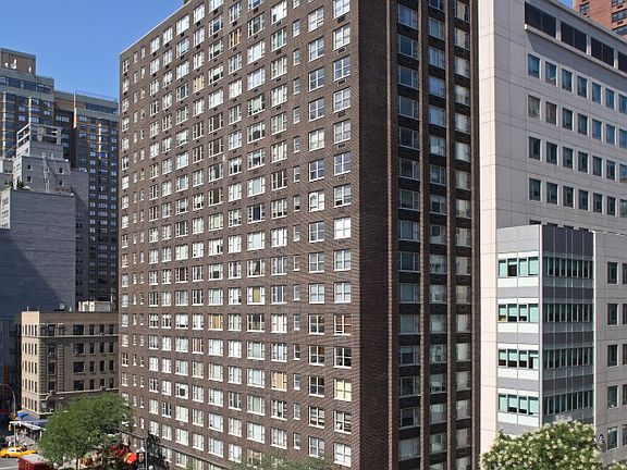 3rd image of 166 E 34th St #2004