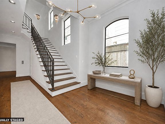3rd image of 1608 Nevada St #C